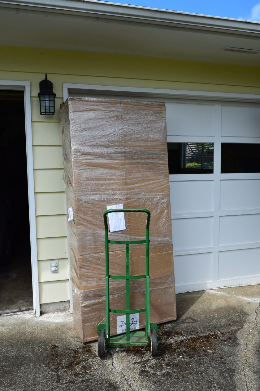 A big box came! My new easel!