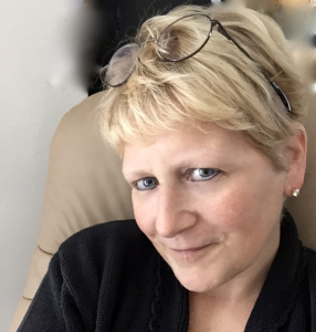 These are my Professional Editor glasses. I will put them on for the remainder of this post. You WILL notice a difference.